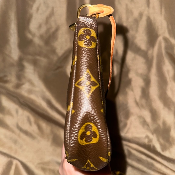 ❌SOLD❌Louis Vuitton Pochette Accessories - Picture 7 of 14